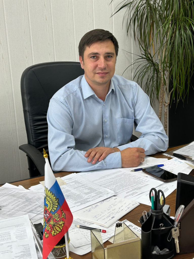 Александр Сергеевич Ефимов главврач Кадуйской больницы фото vk.ruСЛЭШkad_crb.jpg