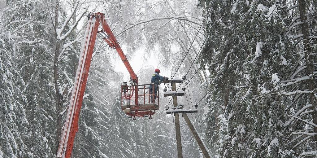 Из-за непогоды тысячи жителей Вологодчины остались без электричества