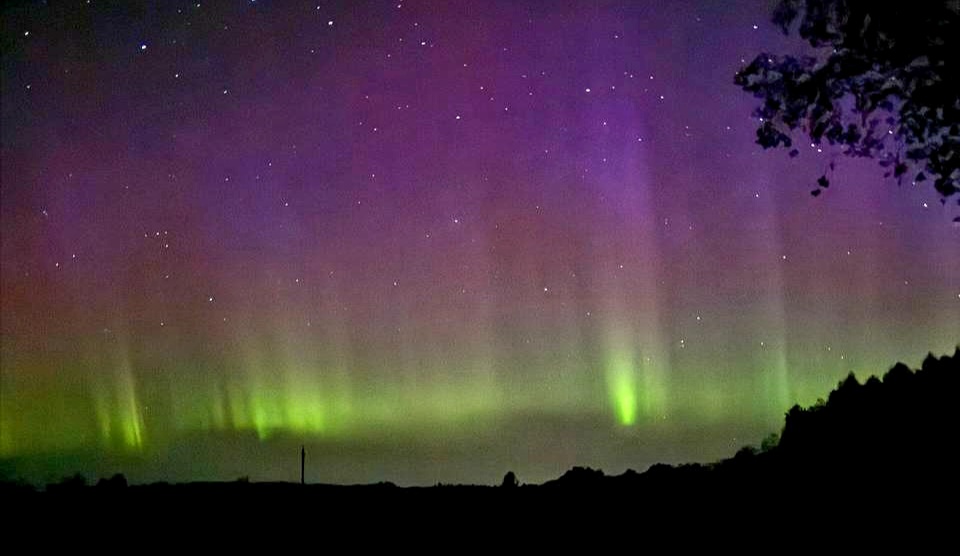 Северное сияние разгорелось в небе над Череповцом 