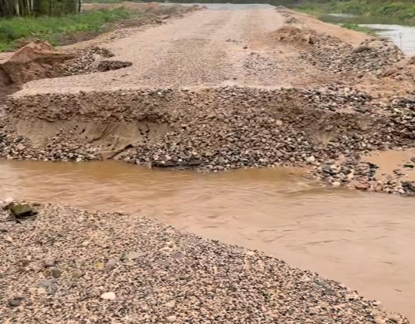 Под Череповцом смыло дорогу к Шайме