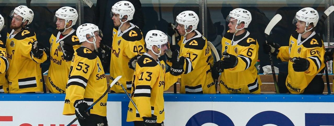 «Северсталь» начала выездную серию матчей с победы в Новосибирске