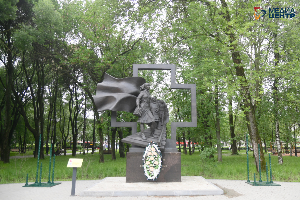 Памятник медсестрам вокзал TAS_7597.JPG