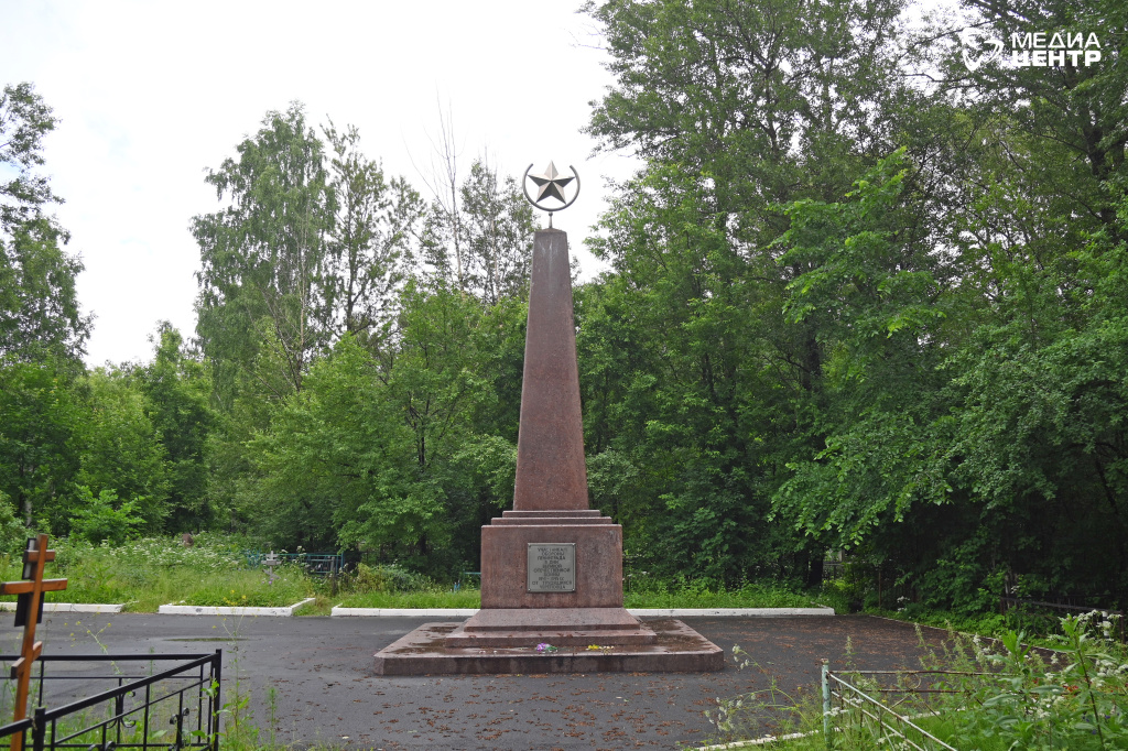 Обелиск кладбище 1 TAS_7432.JPG