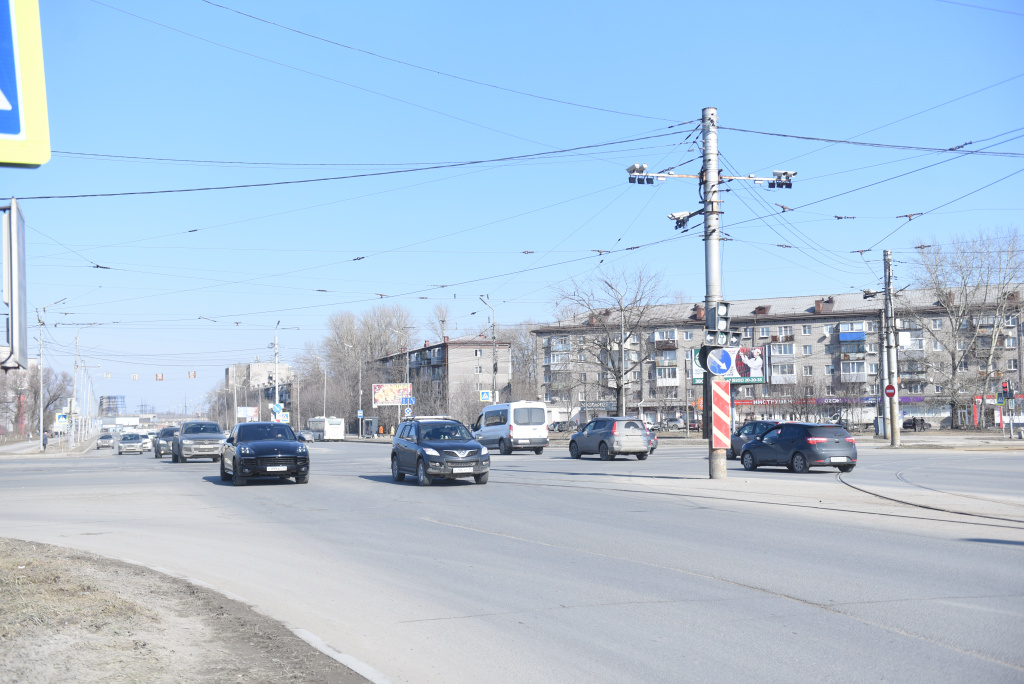 перекресток Победы Сталеваров машины камера.JPG