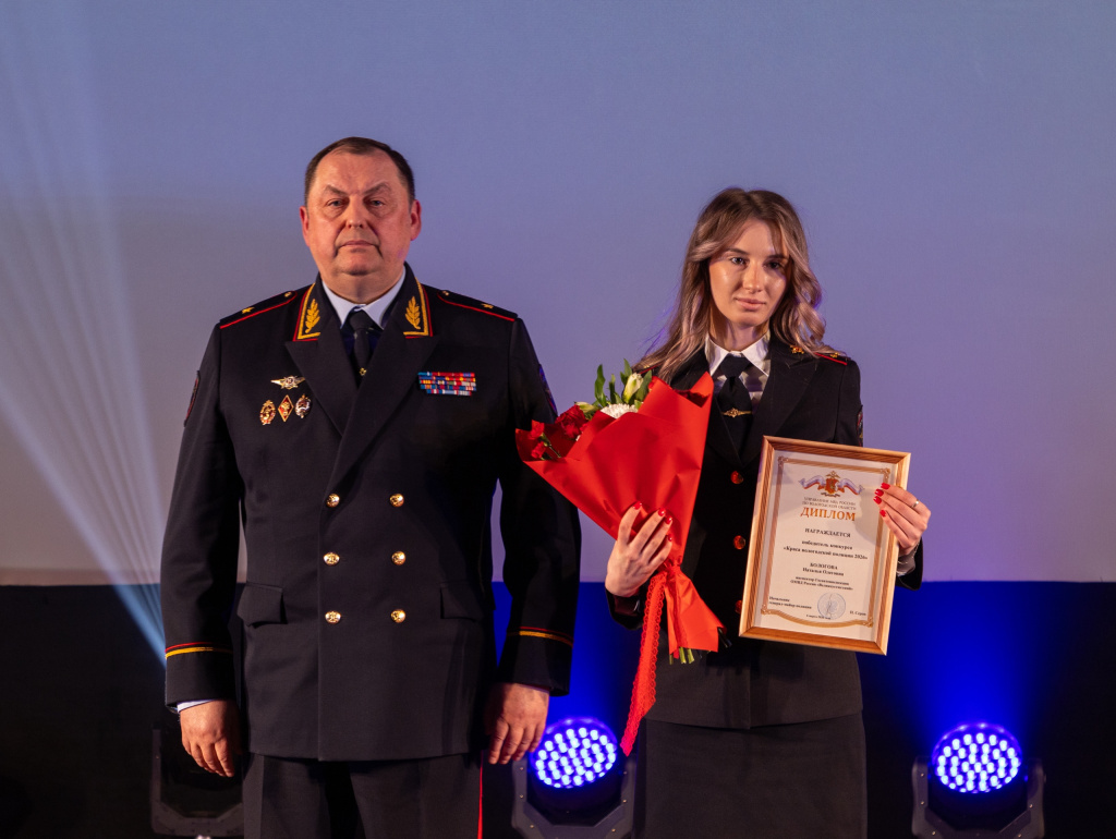 краса полиции Наталья фото vk.comСЛЭШmvd35.jpg