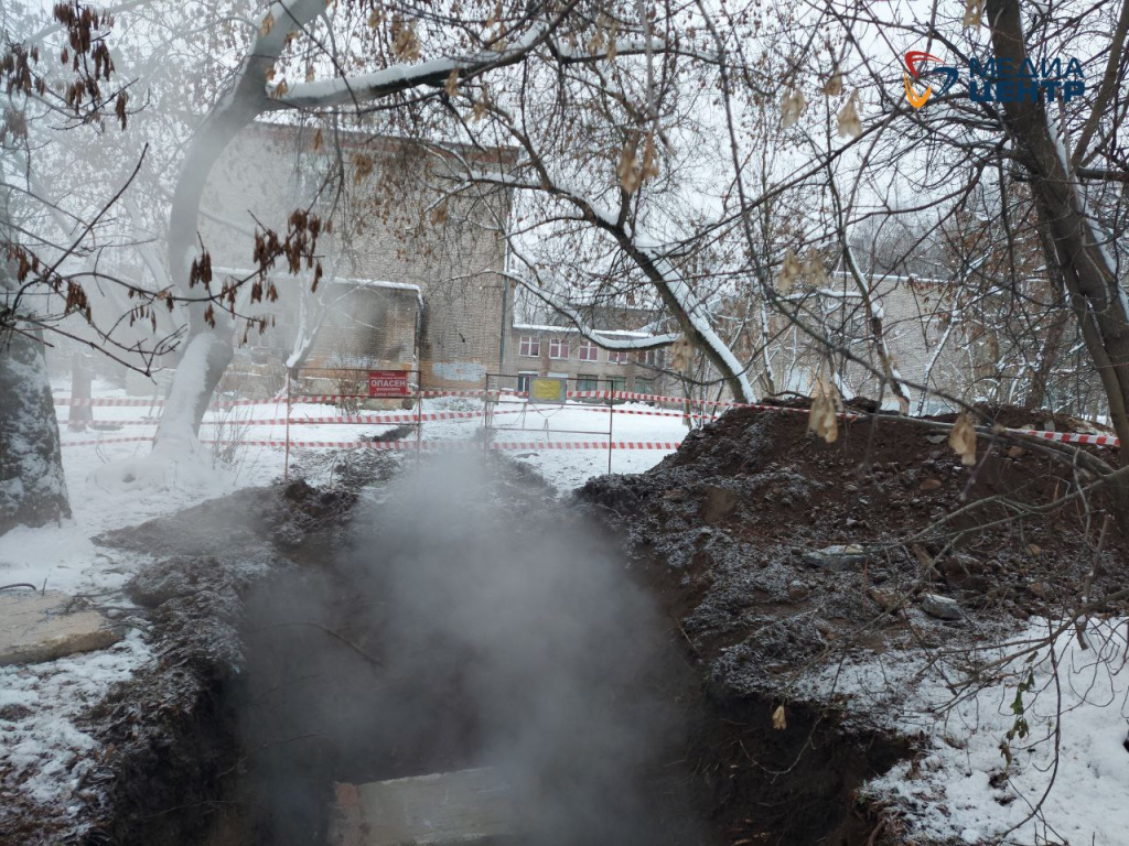 опасно трубы раскопки пар школа 3.jpg