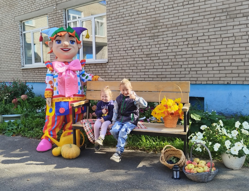 3 на итоговом празднике.jpg