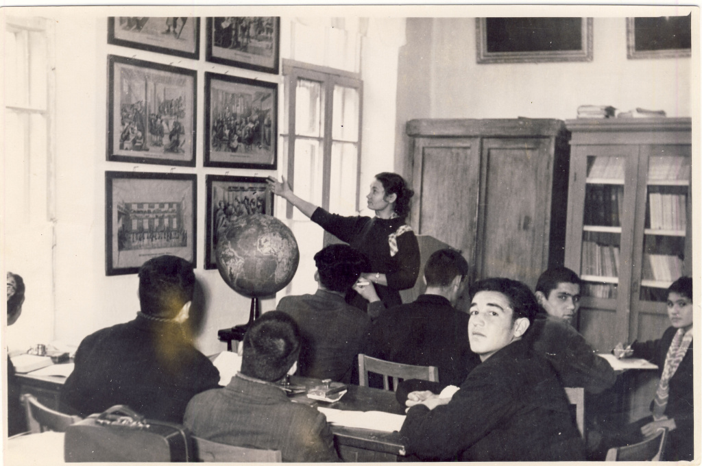 3 1957г_сталинабадскийПедИнститут_первыеСтуденты (1).jpg 3 1957г_сталинабадскийПедИнститут_первыеСтуденты (1).jpg