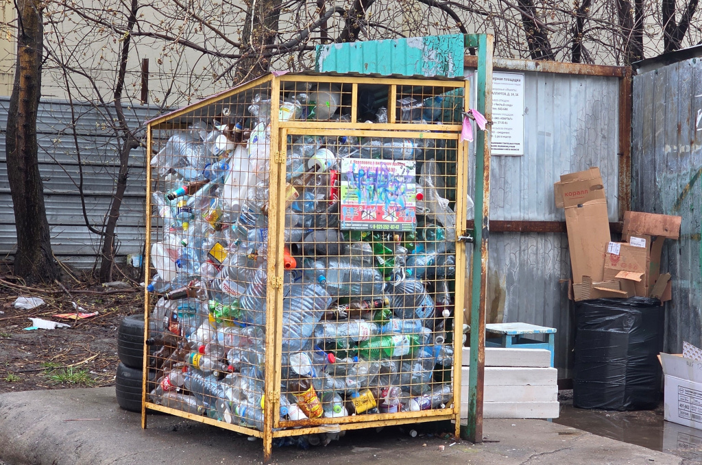 контейнер пластиковые бутылки.jpg