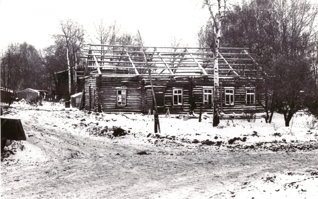 2 Людская изба 90-е годы.jpg