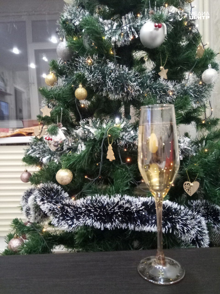 новый год шампанское елка.JPG