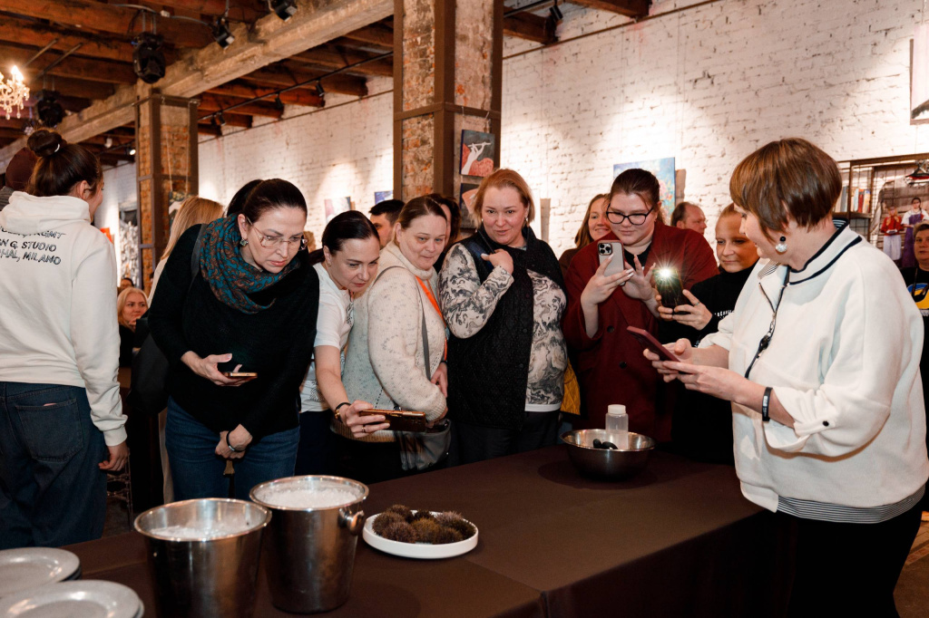 туристы гости еда.jpg