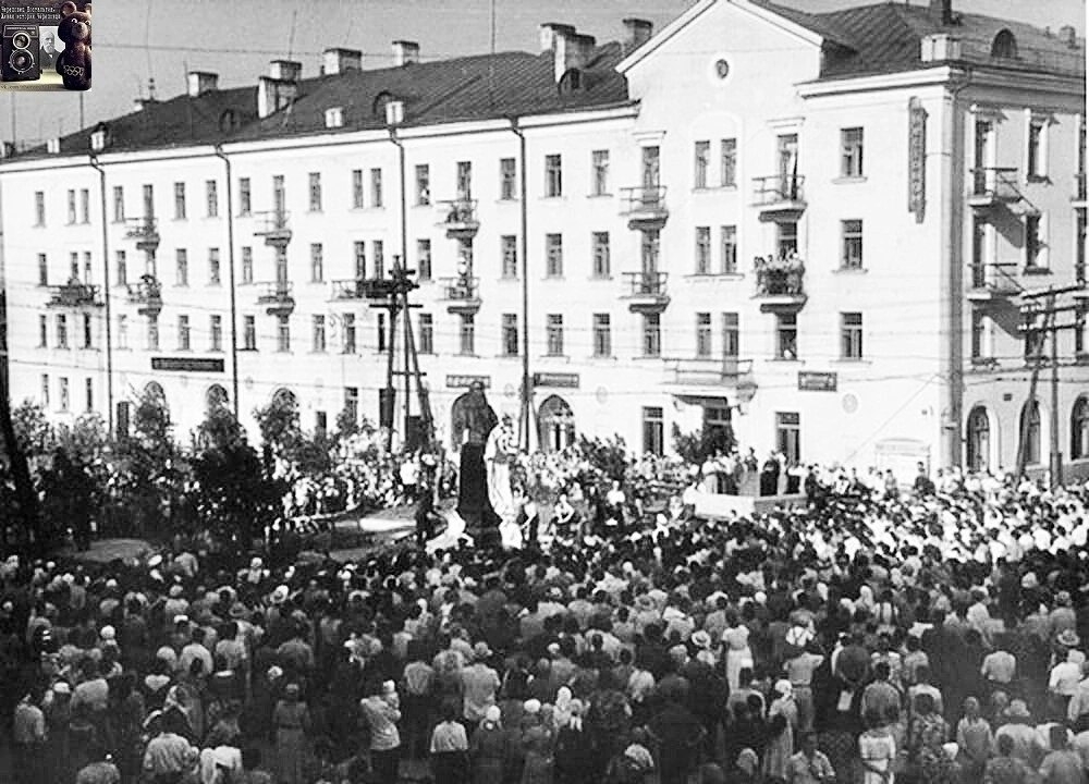 2 на открытии памятника.jpg