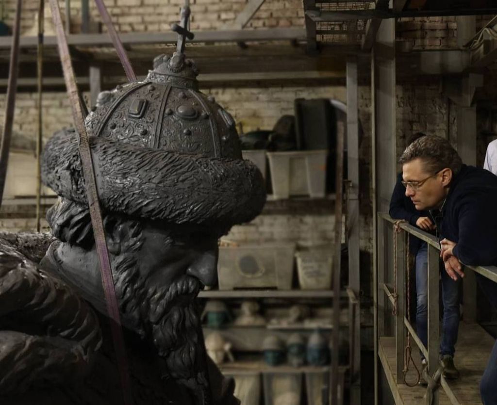 памятник Грозному.jpg