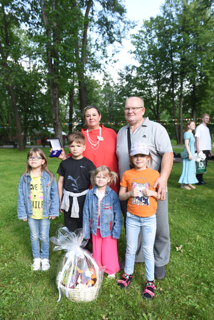 6 Юлия Гладина Медаль материнства.JPG