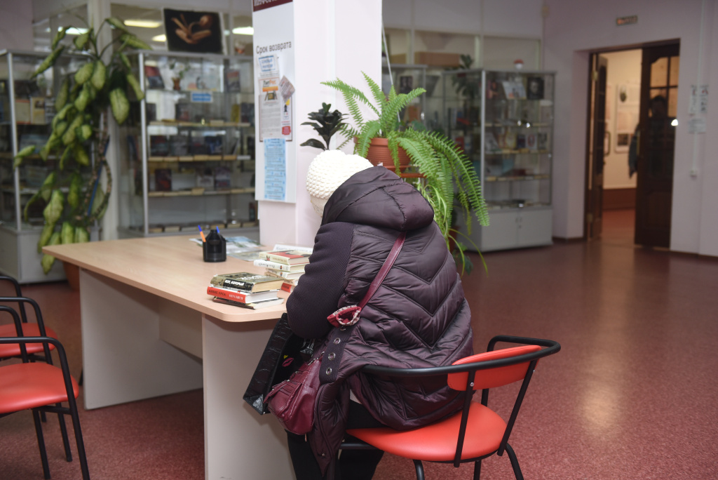 4 посетитель библиотеки.JPG