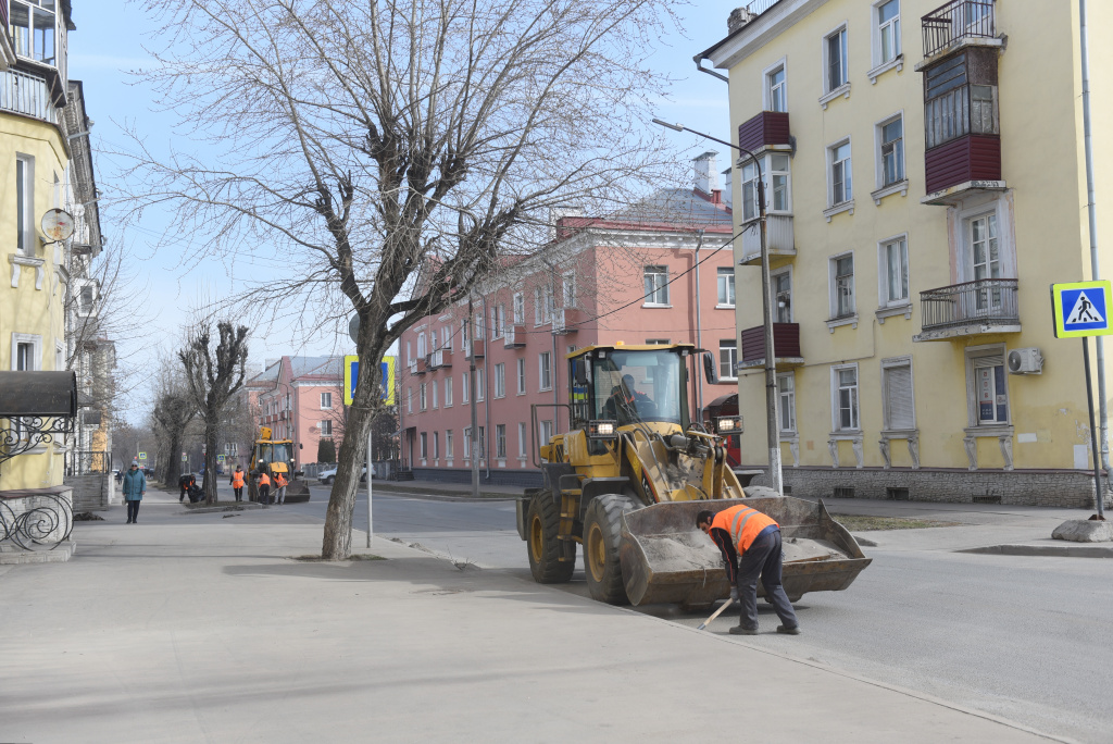 _лопата ковш человек техника уборка города.JPG