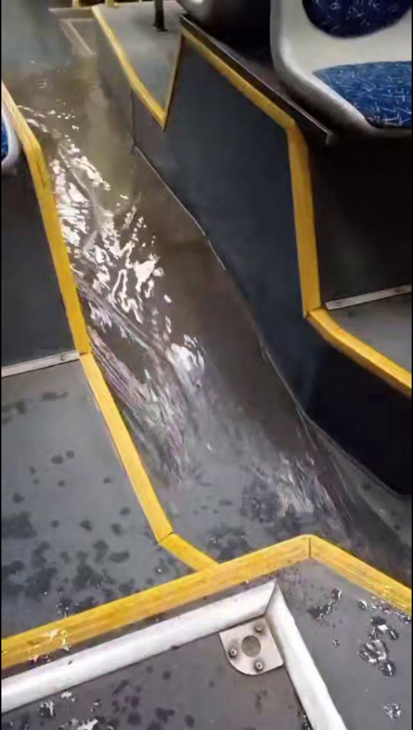 потоп в автобусе.jpg