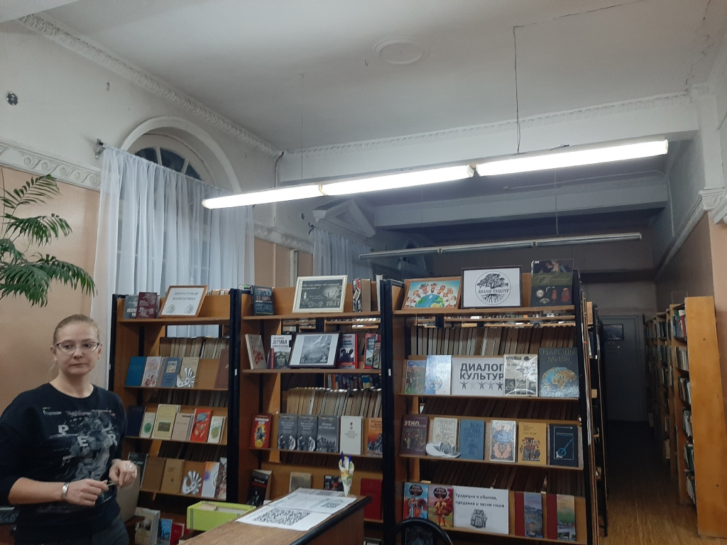 библиотека 2 интерьер.jpg библиотека 2 интерьер.jpg