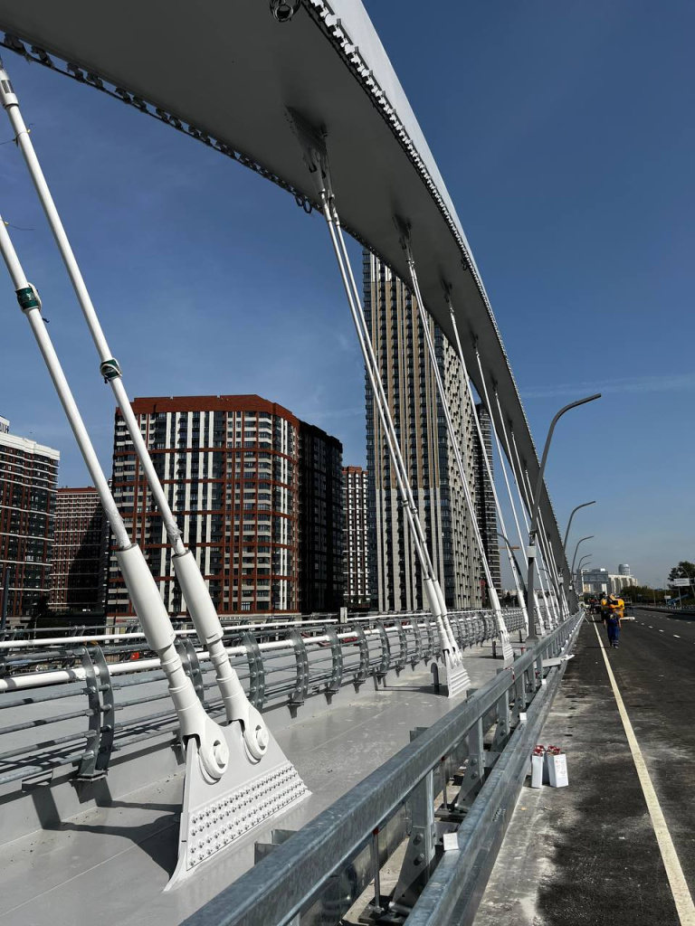 Арочный мост в Москве.jpg