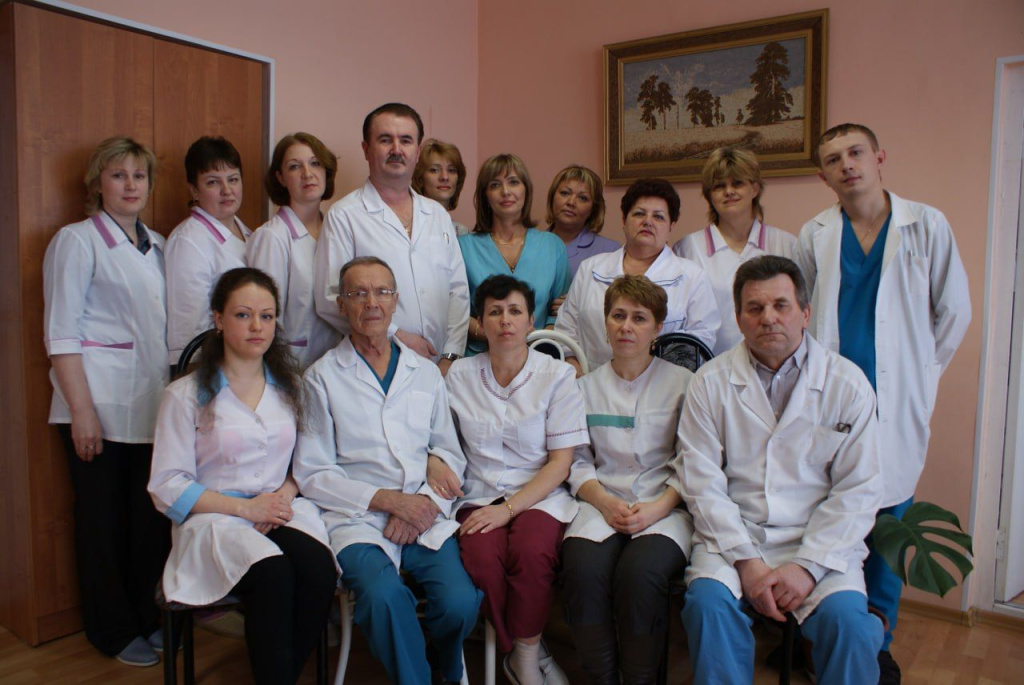 Врач Голышин и коллектив.jpg Врач Голышин и коллектив.jpg