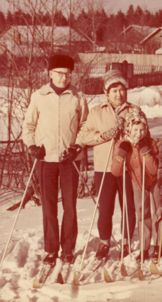 4 Городище_база ЧГПИ_семьяДаниловых на лыжах.jpg 4 Городище_база ЧГПИ_семьяДаниловых на лыжах.jpg