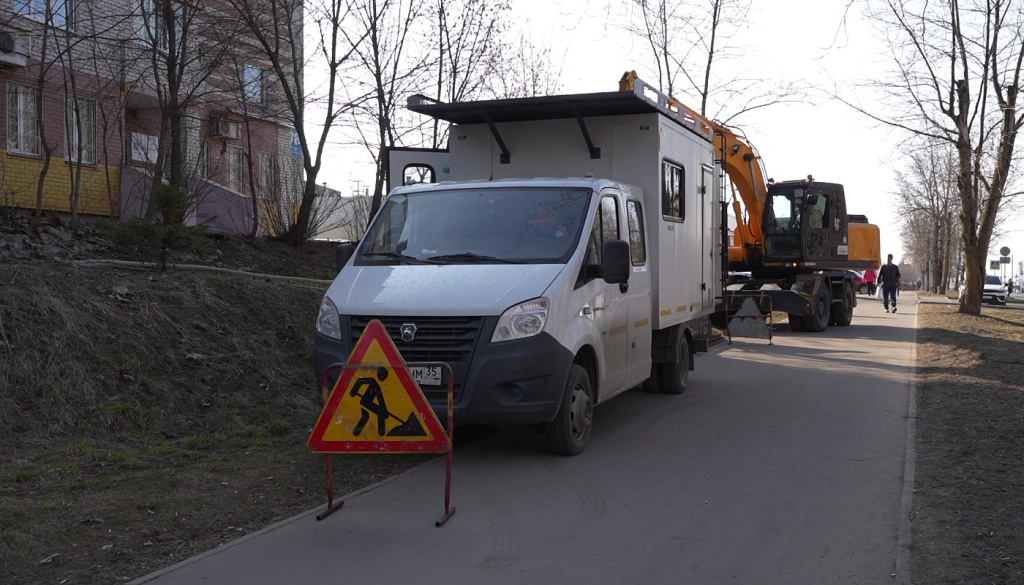 аварийка машина жкх раскопки.jpg