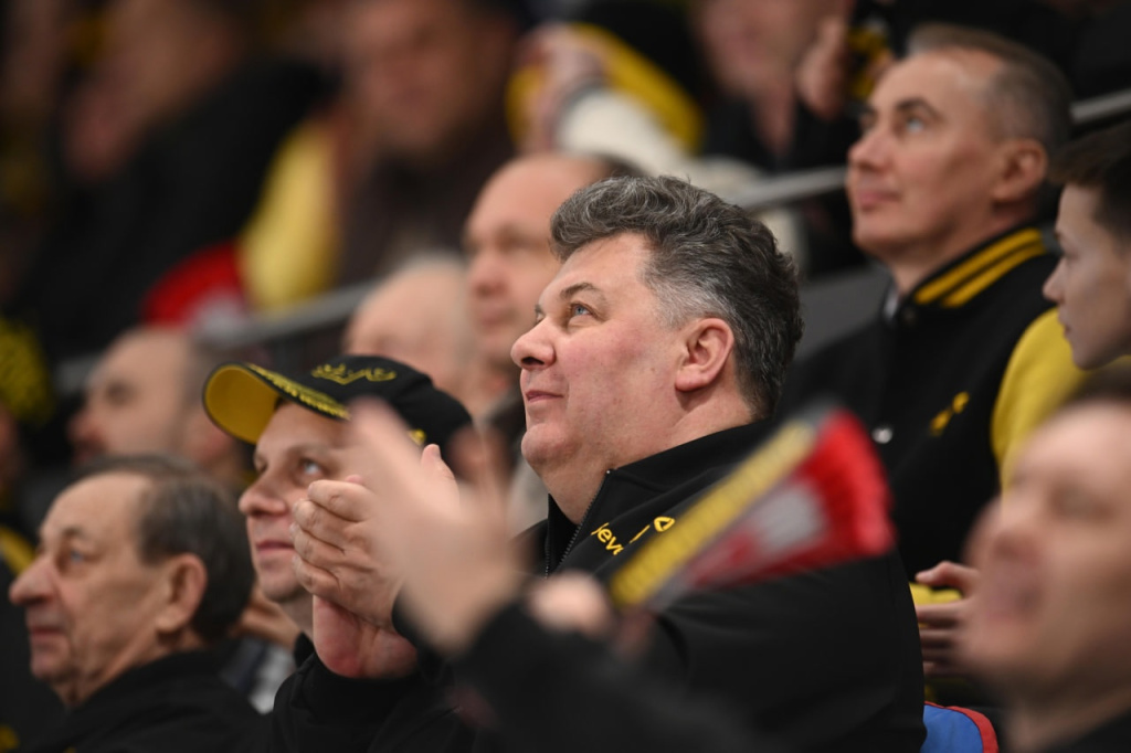 Германов на хоккее фото Александр Коркка.jpg