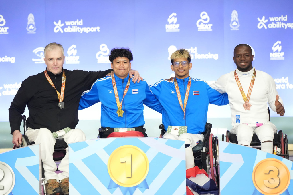 1 Кубок мира Тайланд-2 место на сабле.jpg